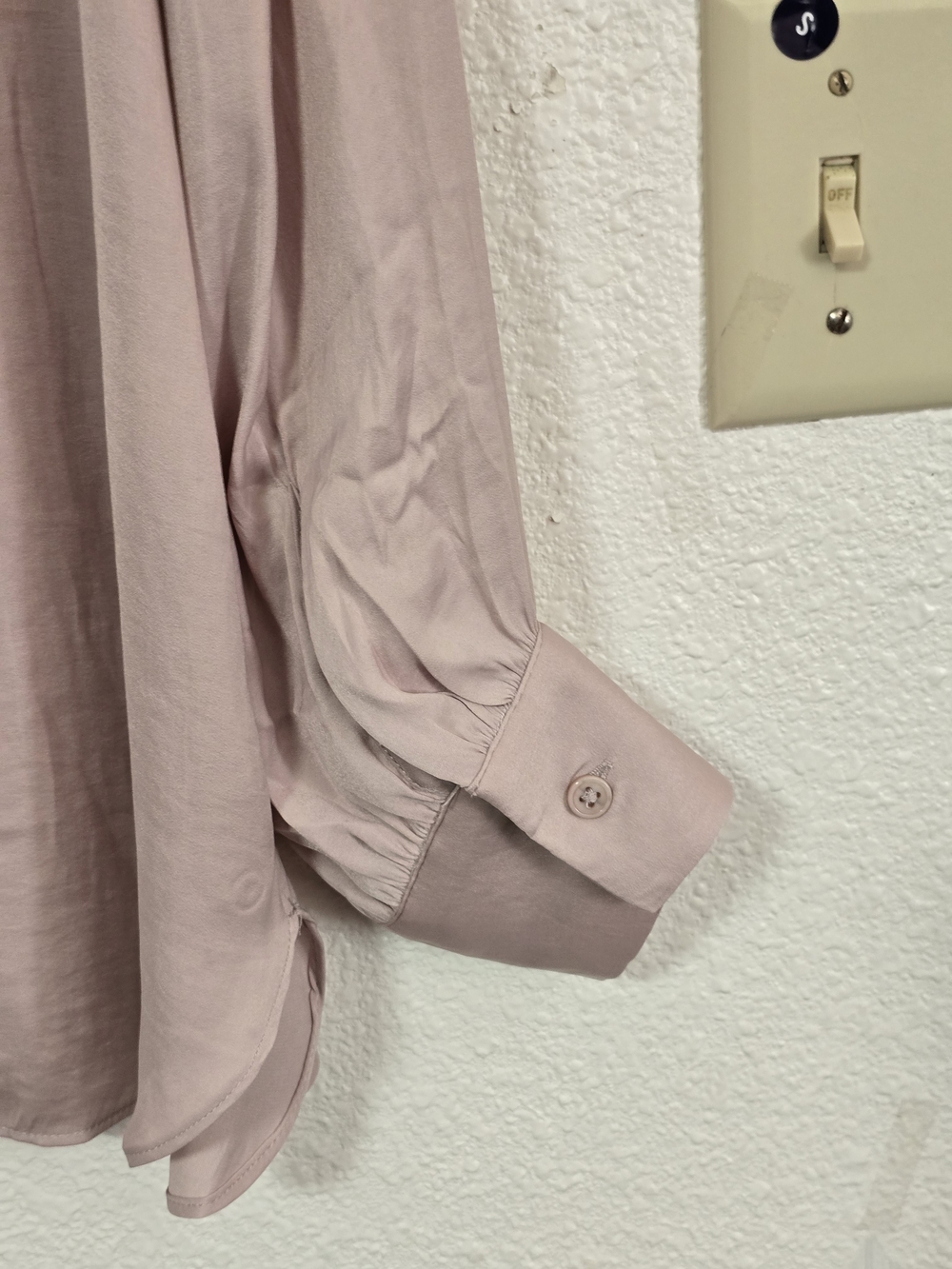 Carmen Marc Valvo Pale Pink V-Neck Blouse with Gem Trim - Picture 11 of 13